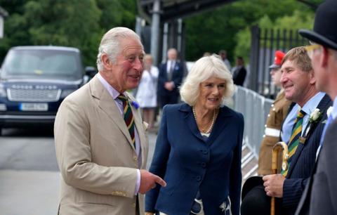 queen elizabeth ii not fond prince charles plans buckingham palace museum