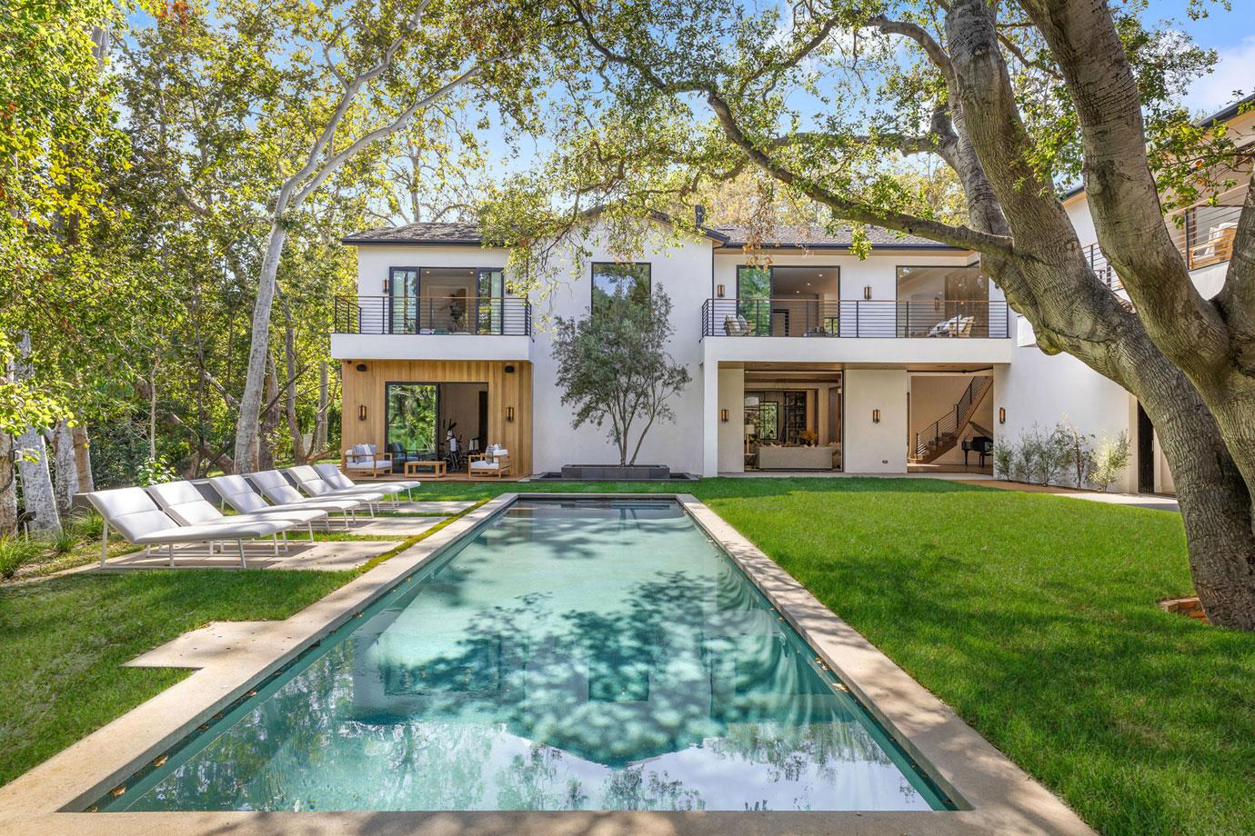 joe jonas and sophie turner sell stunning la estate for dollar million