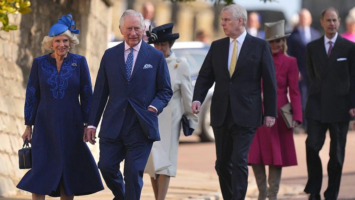 image of royal family 