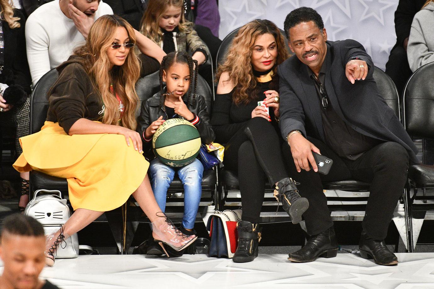 Beyoncev& Blue Ivy Take Selfies During All-Star Weekend