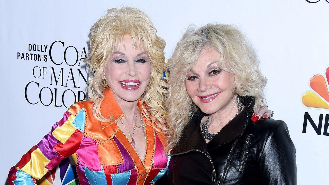 Photo of Dolly Parton and Stella Parton.