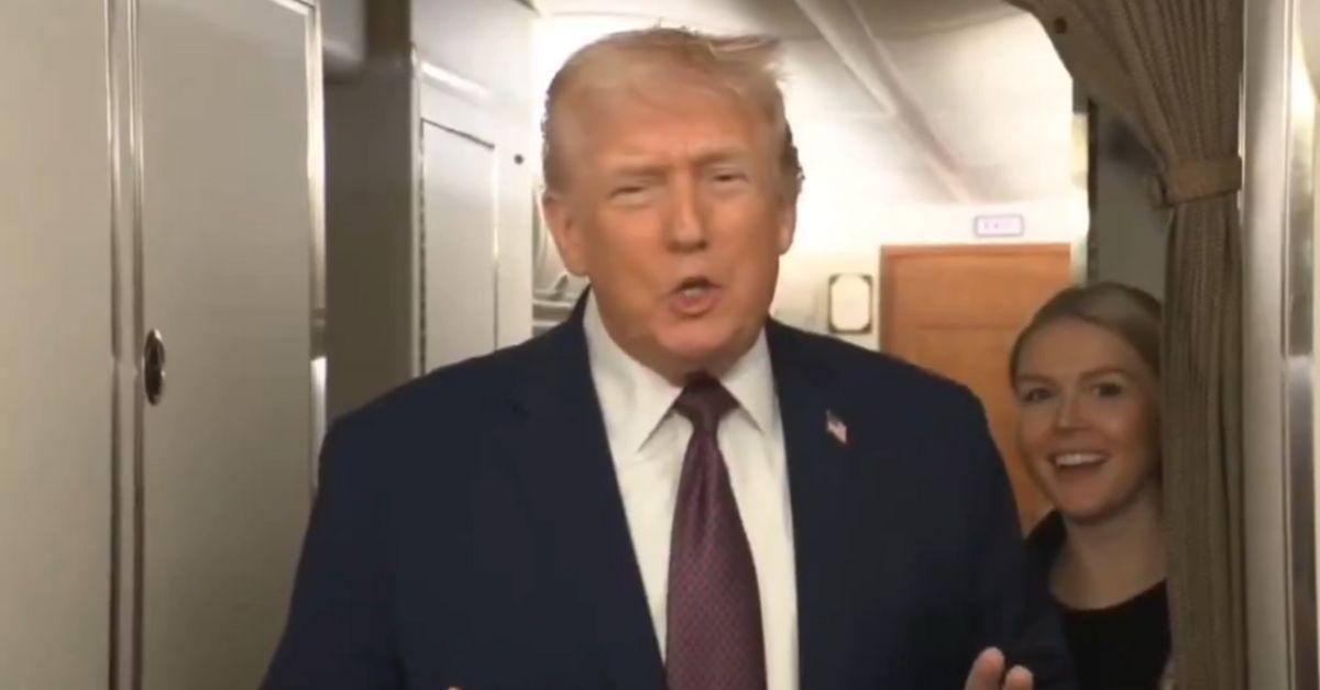 image of Donald Trump stopped a press conference due to turbulence.