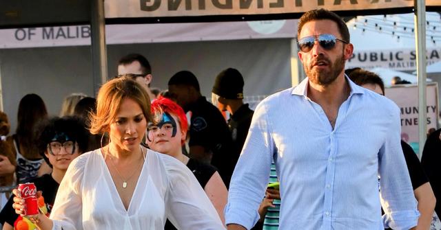 Jennifer Lopez Buys Ben Affleck Cheeky Shirt During Hamptons Trip