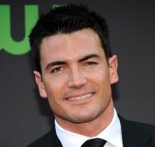 2010__04__okmagazine_aiden turner 225×214.jpg