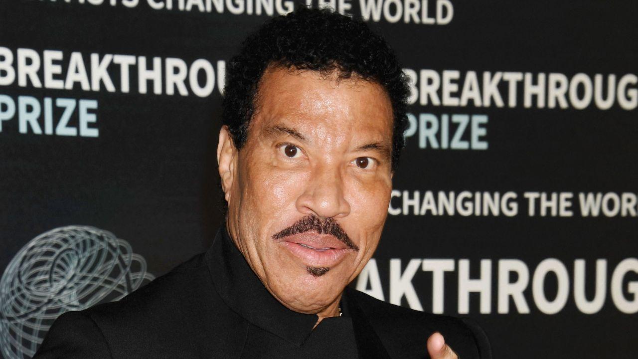 image of Lionel Richie remains hospitalized in a St. Louis intensive care unit while undergoing testing for cardiac-related issues, according to a source cited by an outlet.