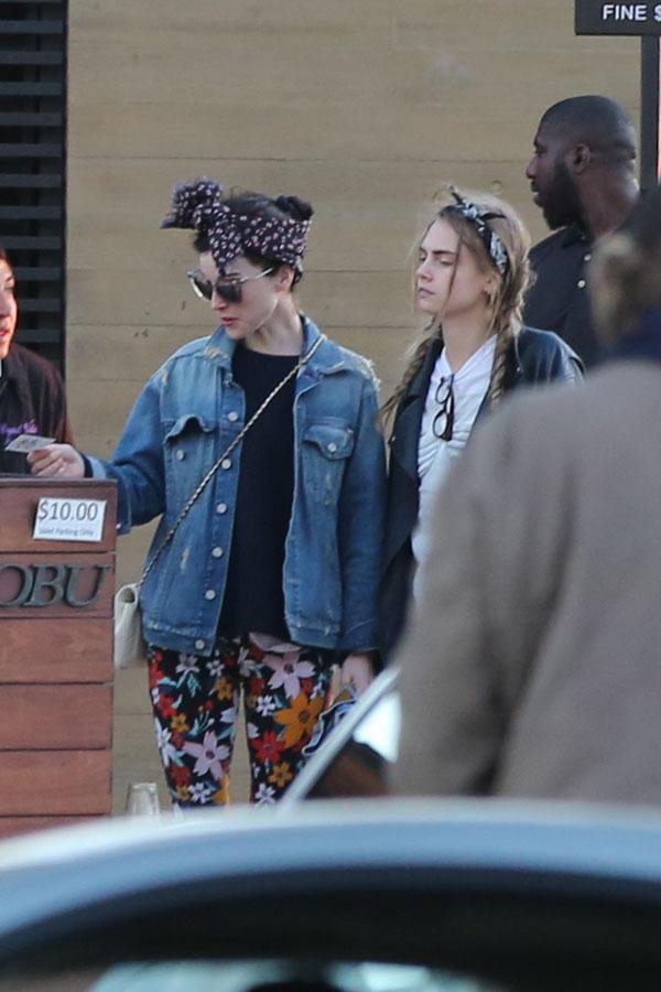 Cara delevingne girlfriend st. vincent romantic date 05