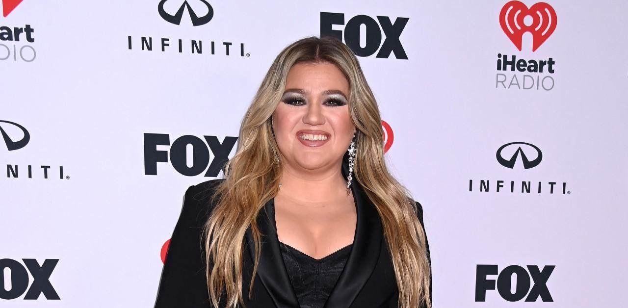 Kelly Clarkson Net Worth 2021: From Waitress to Multimillionaire