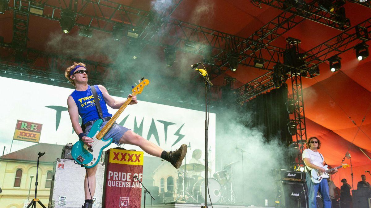 Image of Strong winds raised concerns about festival safety conditions.