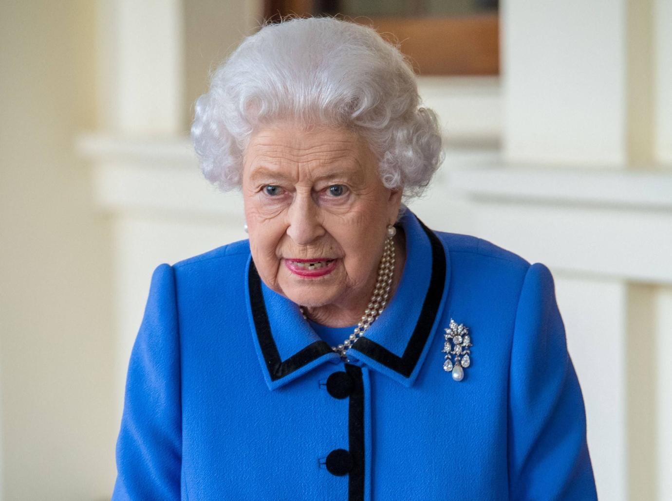 queen elizabeth ii diagnosed bone cancer died age  boris johnson