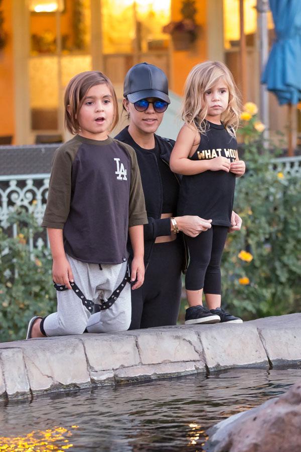 Kourtney kardashian penelope mason 07