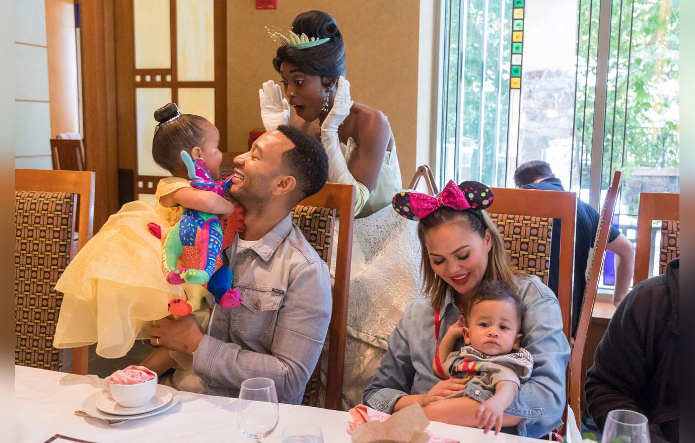 Chrissy Teigen & John Legend & Kids