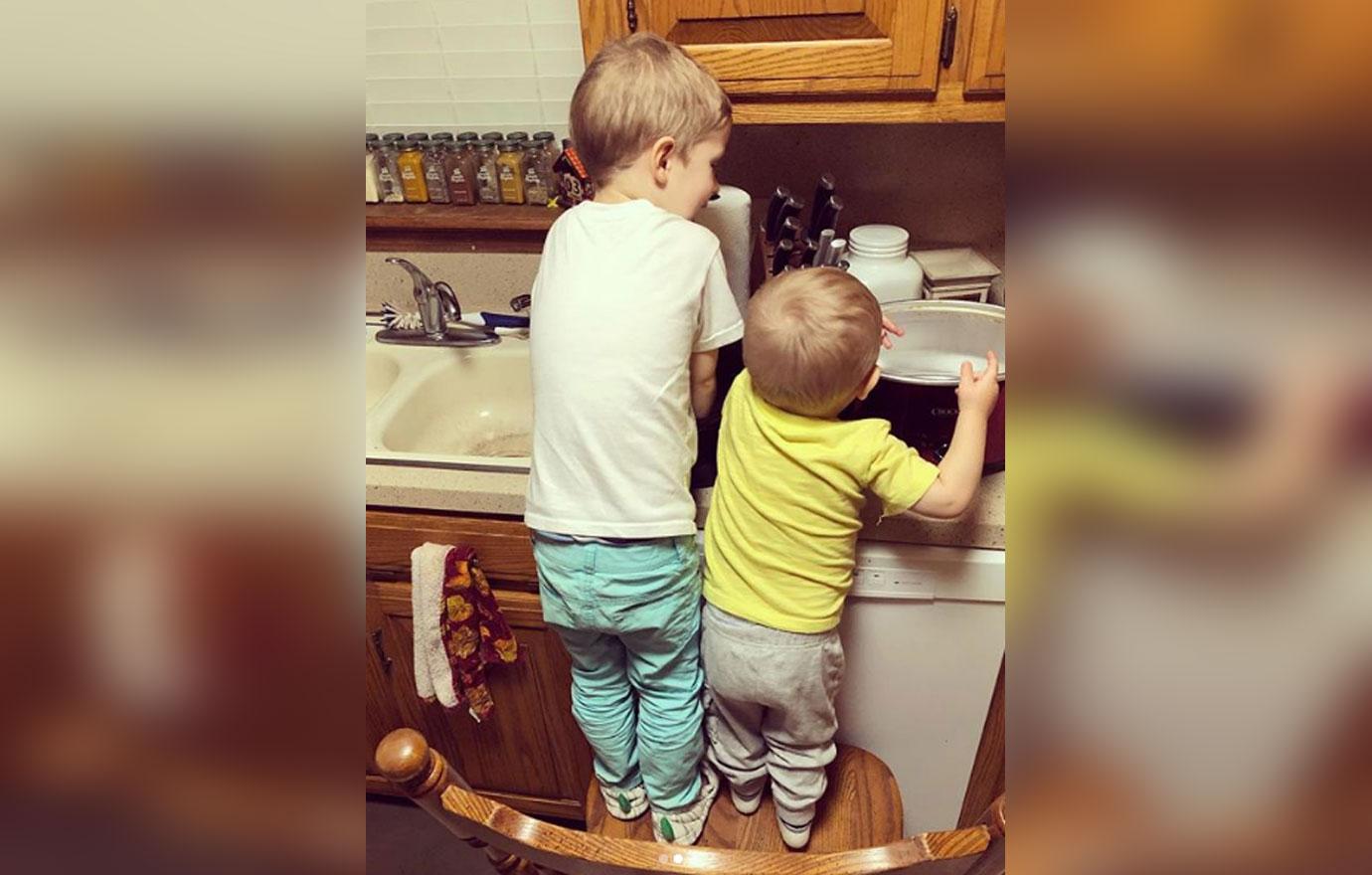 Jill duggar sons kitchen pics 01