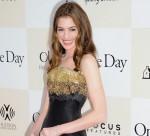 2011__08__Anne_Hathaway_August18 150×136.jpg