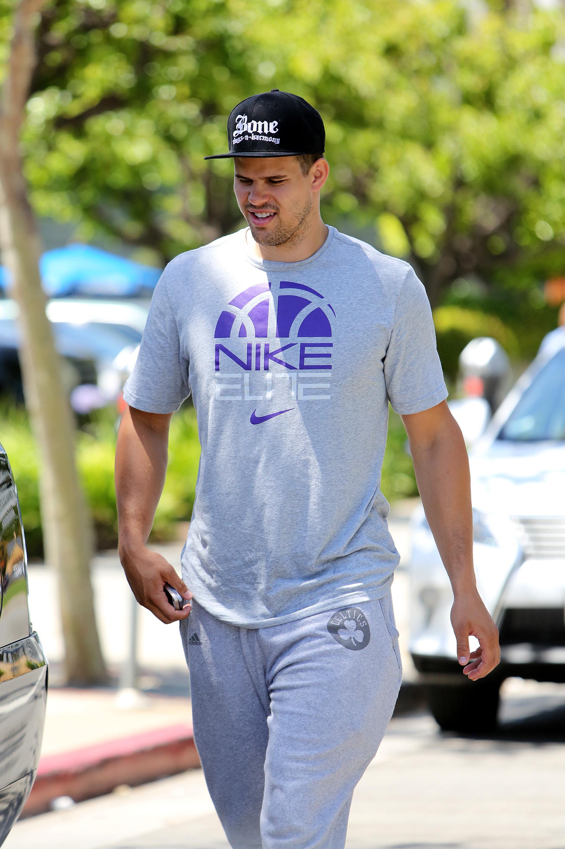 Kris Humphries lunches in Brentwood, CA