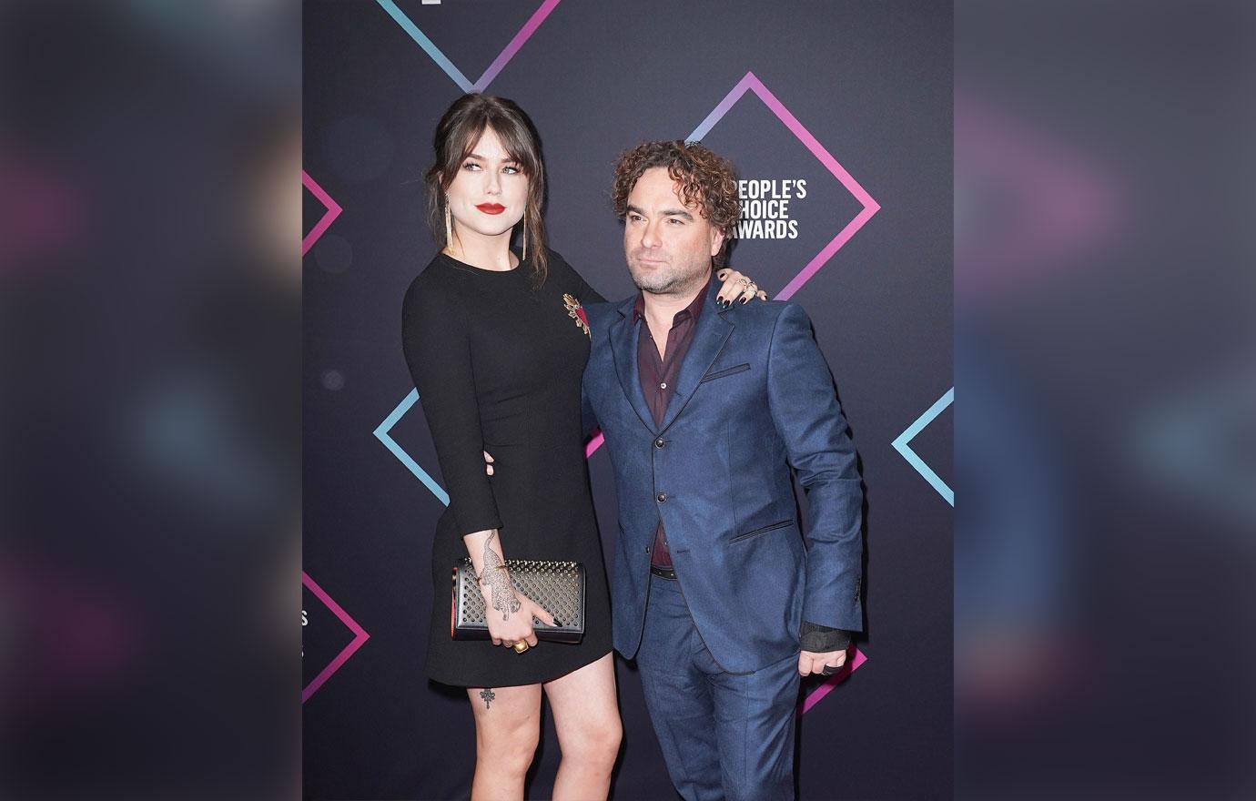 Johnny galecki red carpet debut 21 year old girlfriend 6