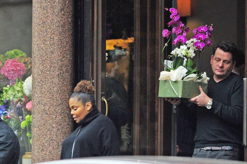 janet jackson pregnant baby bump pics