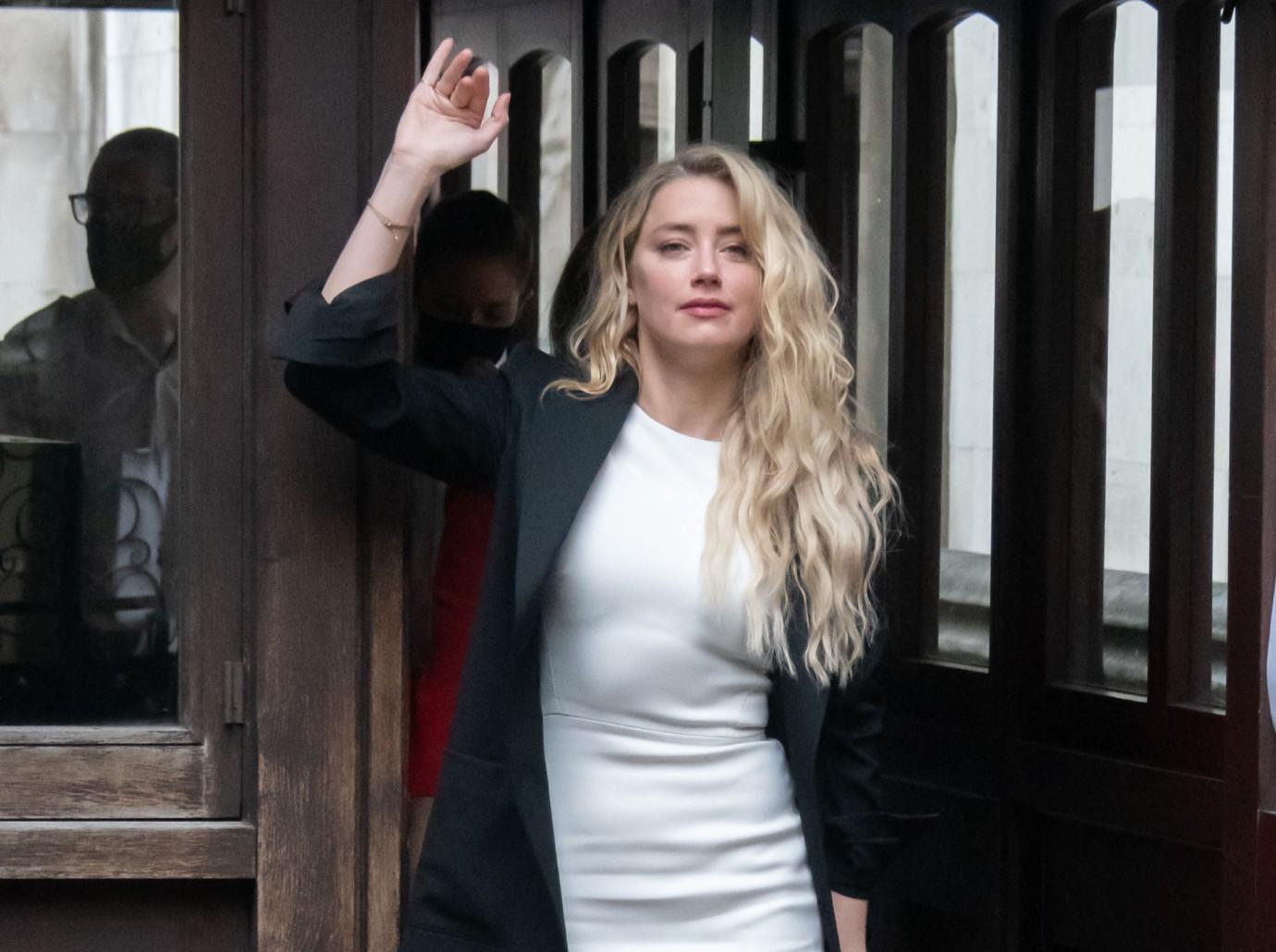 amber heard first red carpet appearance since losing johnny depp trial