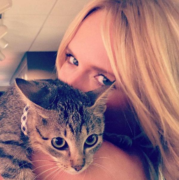 Miranda lambert adopts kitten after divorce 09