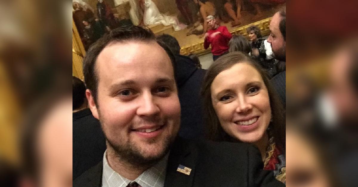 josh duggar wife anna hurries out courtroom child pornography trial