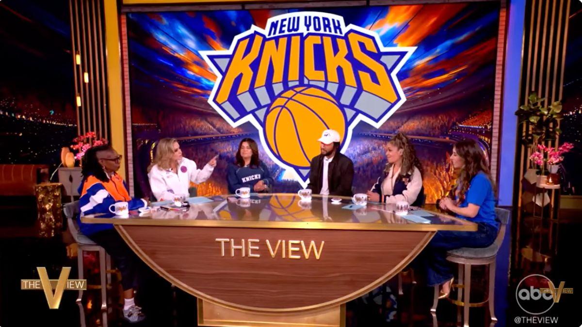 Photo of Whoopi Goldberg dismissed the lengthy question Ana Navarro tried to ask Jalen Brunson.