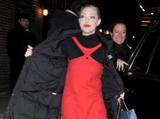 2010__02__Amanda_Seyfried_Feb5_main 225×167.jpg