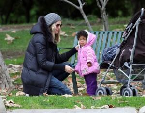 2010__12__2002_Klum_Heidi_1226101 300×233.jpg