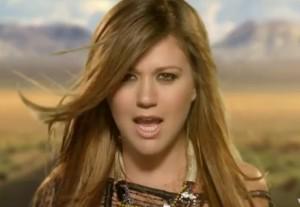 2011__09__Kelly Clarkson Sept26neb 300×207.jpg