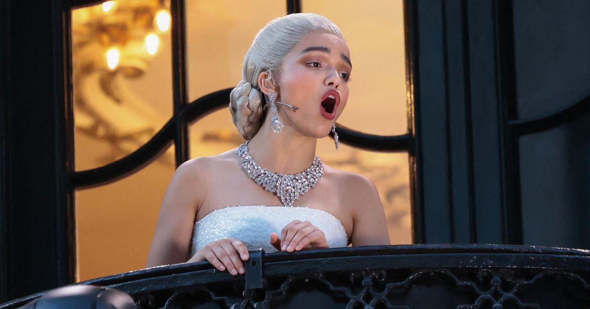 jessica alba supports rachel zegler new show despite snow white drama