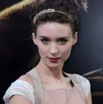 2010__08__Rooney_Mara_Aug16newsne 148&#215;150.jpg