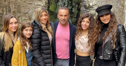 Teresa And Joe Giudice With Daughters In Italy
