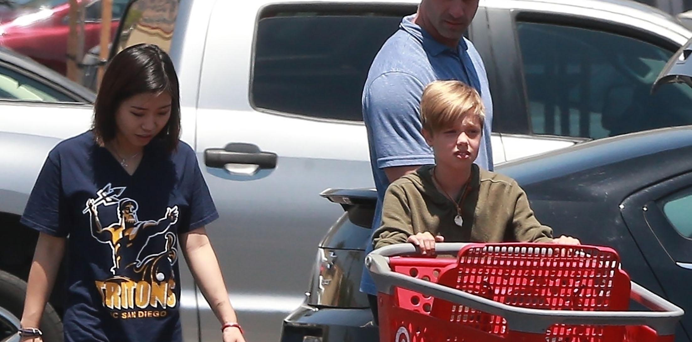 Angelina Jolie&#8217;s security takes Vivienne and Shiloh Jolie Pitt to Target