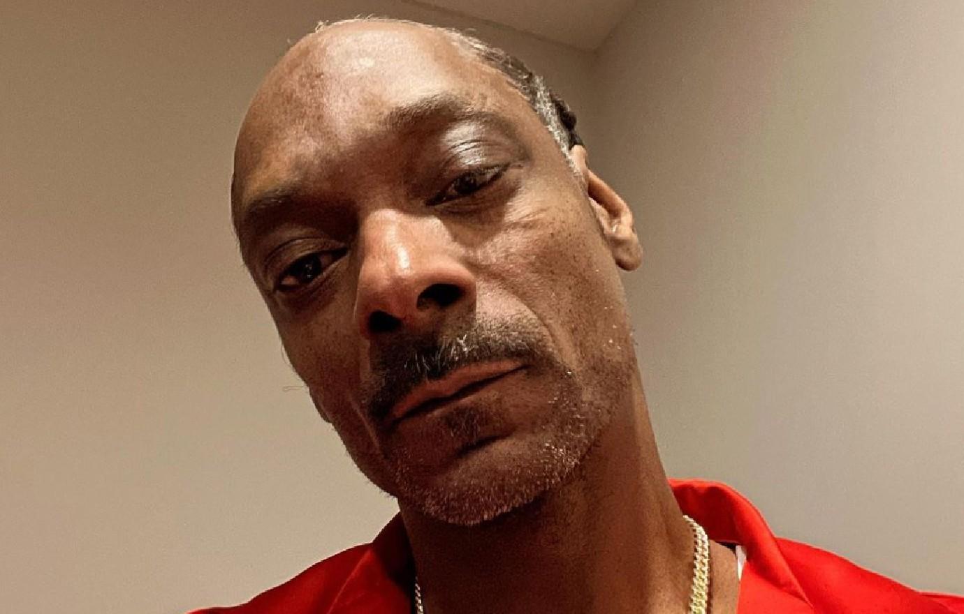 Snoop Dogg Shocks Fans By Announcing He's 'Giving Up Smoking