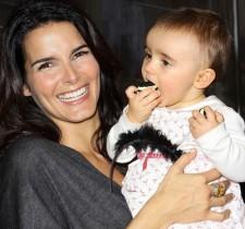 2009__10__full_got_milk_001_wenn5369691 225×210.jpg