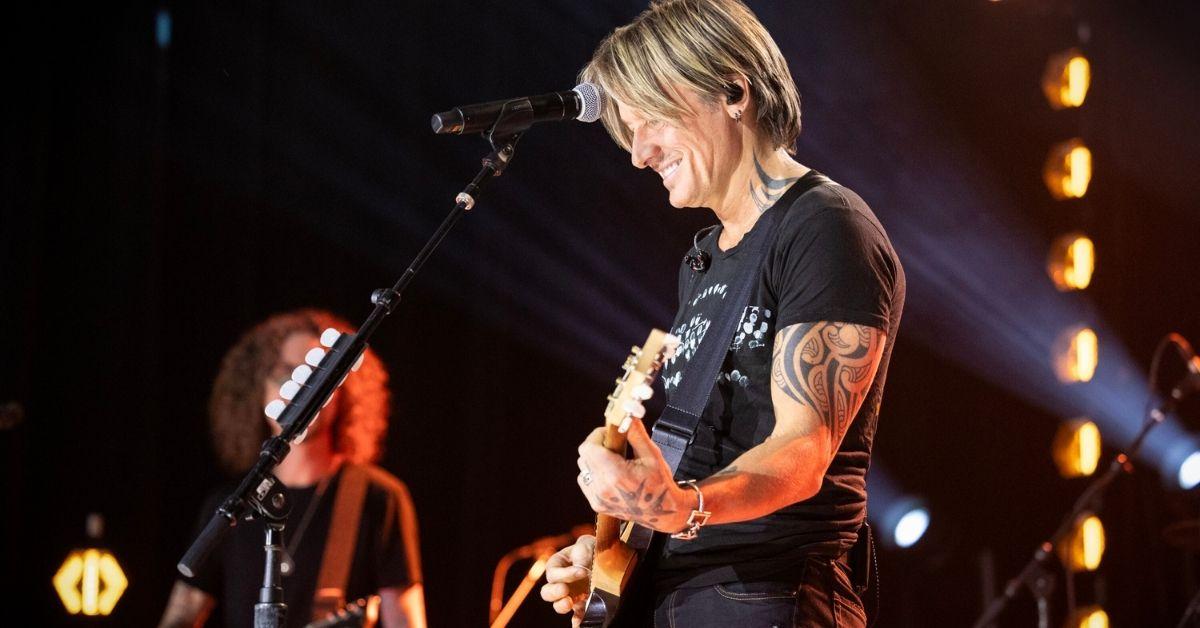 Photo of Keith Urban's performance of 'Straight Line' was interpreted as a slight dig toward Nicole Kidman by fans.