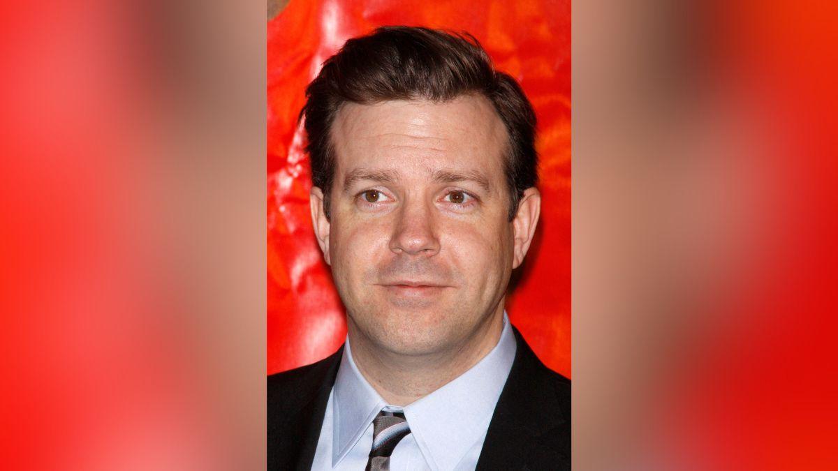 Image of Hannah Waddingham has to 'roll with the punches' when it comes to Jason Sudeikis.