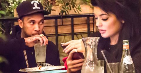 Kylie jenner tyga phone dinner photos