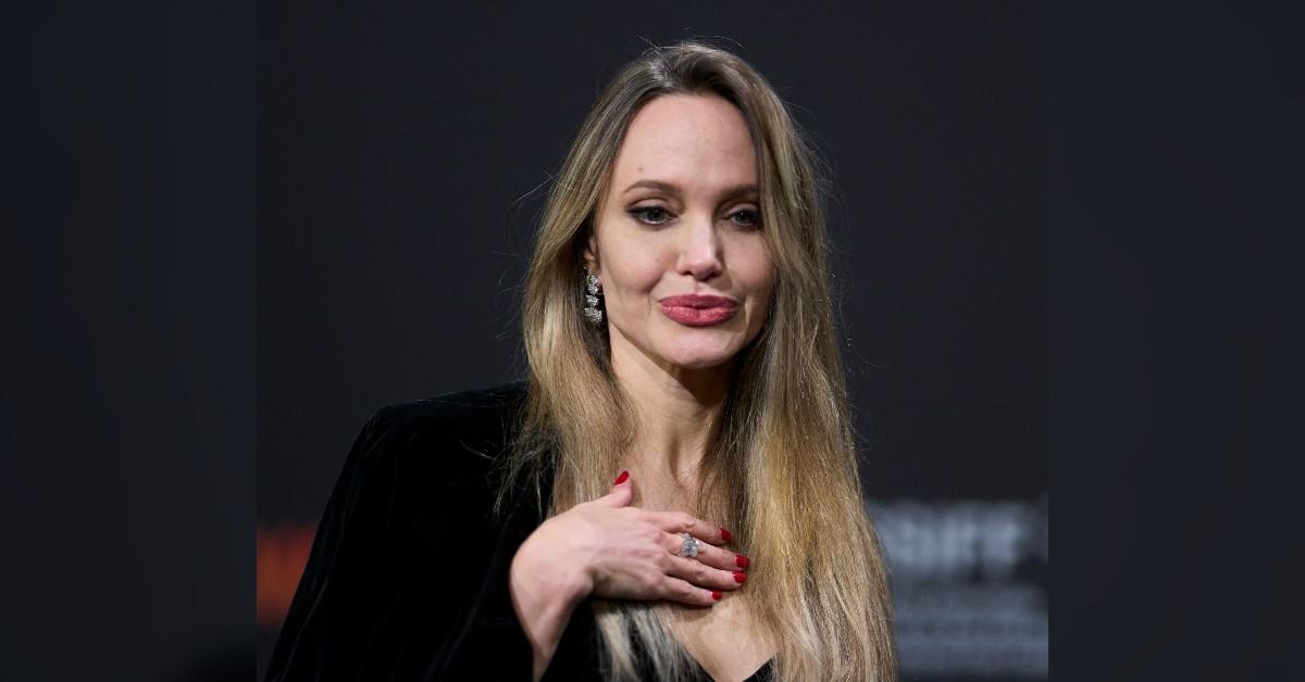 Image of Angelina Jolie unabashedly displayed her mastectomy scars.