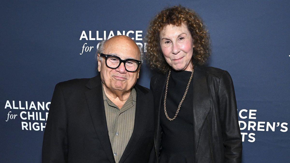 image of Danny Devito and Rhea Perlman