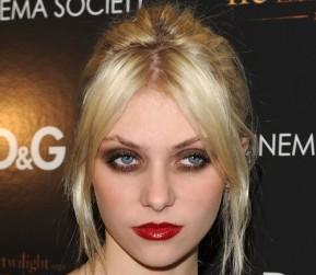 2010__07__taylor_momsen_aug2 289×300.jpg
