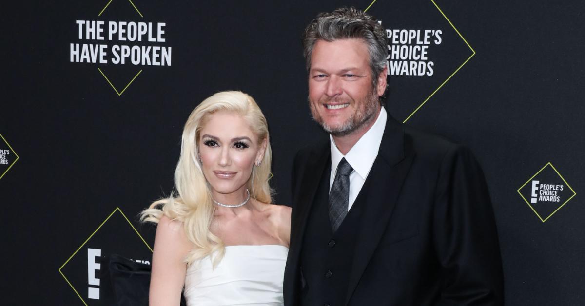 gwen stefani forgets blake shelton wedding ring pp