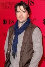 2009__12__okmatthewsettle09 150×225.jpg