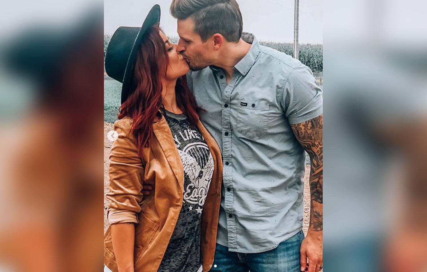 chelsea-houska-instagram-outfit-husband-cole-deboer-concert-photos