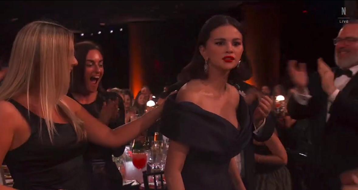 selena gomez looks embarrassed barney clip  sag awards