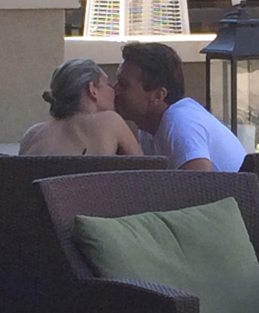 Robert herjavec kym johnson kissing 07