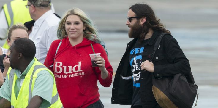 Kesha Smiles And Hugs Her Boyfriend Brad Ashenfelter During Tropical