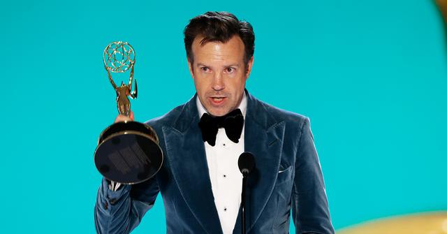 jason sudeikis leaves ex olivia wilde out of emmy awards acceptance speech