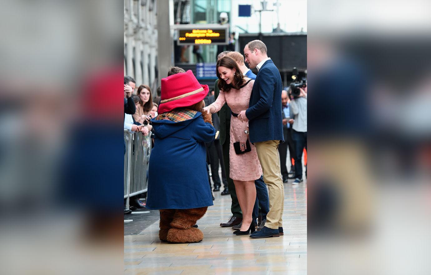 Kate middleton pregnant dances paddington bear pics 06