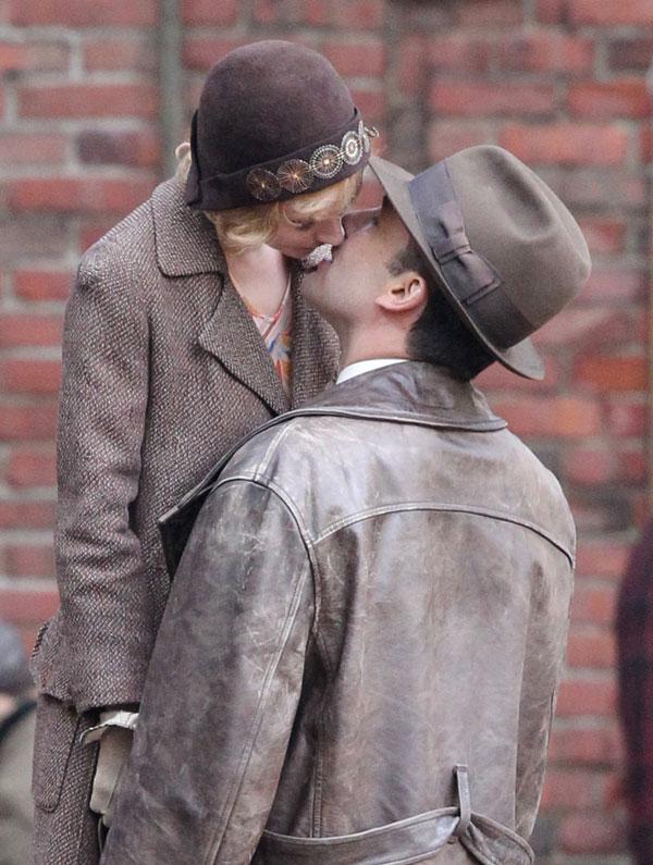 Ben affleck sienna miller kissing 03