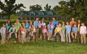 2011__05__Duggars_Joplin_Missouri_May24newsnea 300×188.jpg