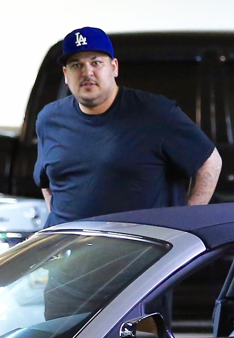 Exclusive&#8230; Rob Kardashian And Blac Chyna Go To An Office Building ***NO WEB USE W/O PRIOR AGREEMENT &#8211; CALL FOR PRICING***